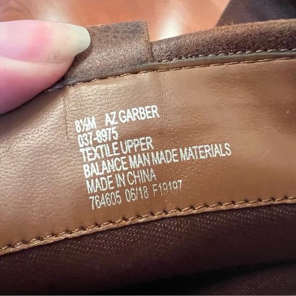 ๐ 2 For $15 (If Under 5 Lbs) Brown Heeled Booties - Picture 5 of 6